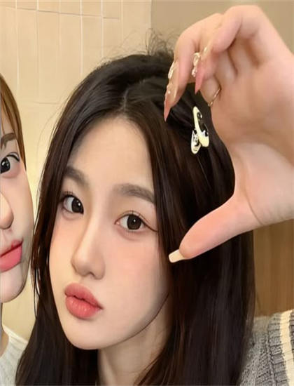 小男人遇上大女人全集_旋风云播_奉献的少女完整版免费观看